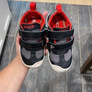Boys Plae shoes, excellent condition NEW SIZE 9
